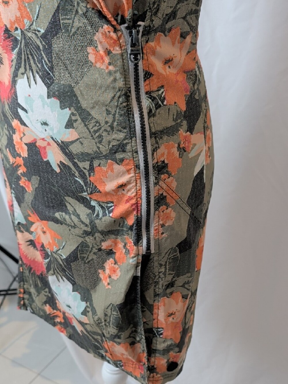 Bench Floral Wrap Mini Dress NWOT Side Zipper W/ Pockets XS - Picture 7 of 16